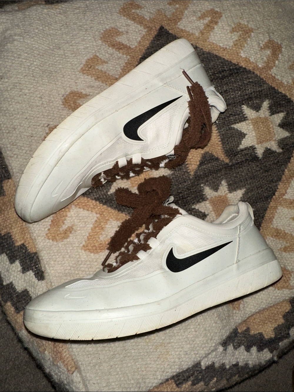 Rare Nike SB Nyjah Free 2 Summit White Black Fuzzy Brown Laces
